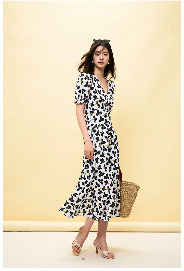 【 Shengdu 】 Summer New French-style printed V-neck, waist-cinching and slimming, puffed sleeves, large skirt hem floral print dress pic 17