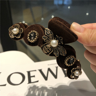 The elegant water diamond and pearl hair band is a versatile and sweet headwear for girls. It features a simple and elegant hairpin mesh and a red outlet pressure headband pic 8