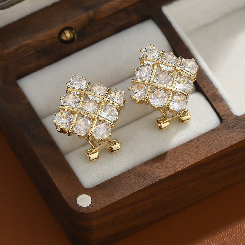 2024年新款镶锆石气质耳钉女S925银针高级感几何方糖耳饰精致耳环详情5