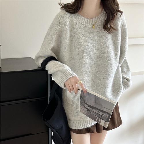 This autumn and winter round-neck leather label candy-colored pullover sweater is a unique Korean style for women, paired with a loose and slimming knitted top pic 7