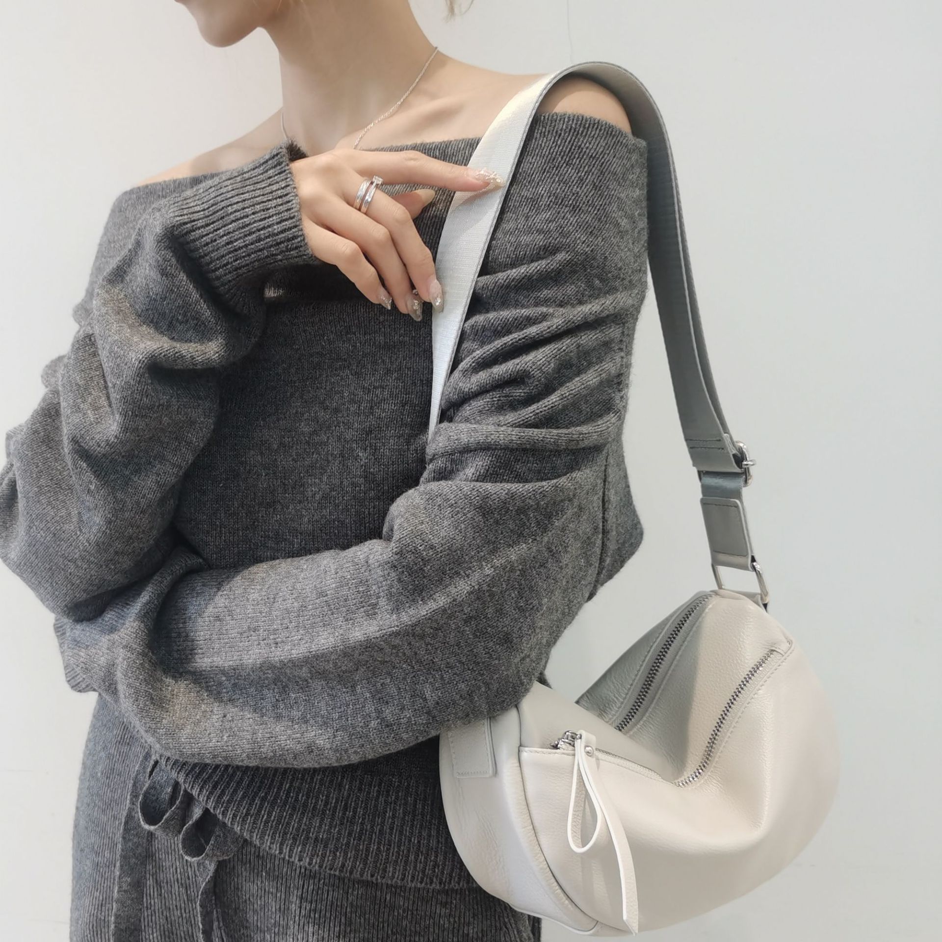 2024新款真皮moove凯莉汤圆包二合一迷你单肩斜垮多功能马鞍女包详情9