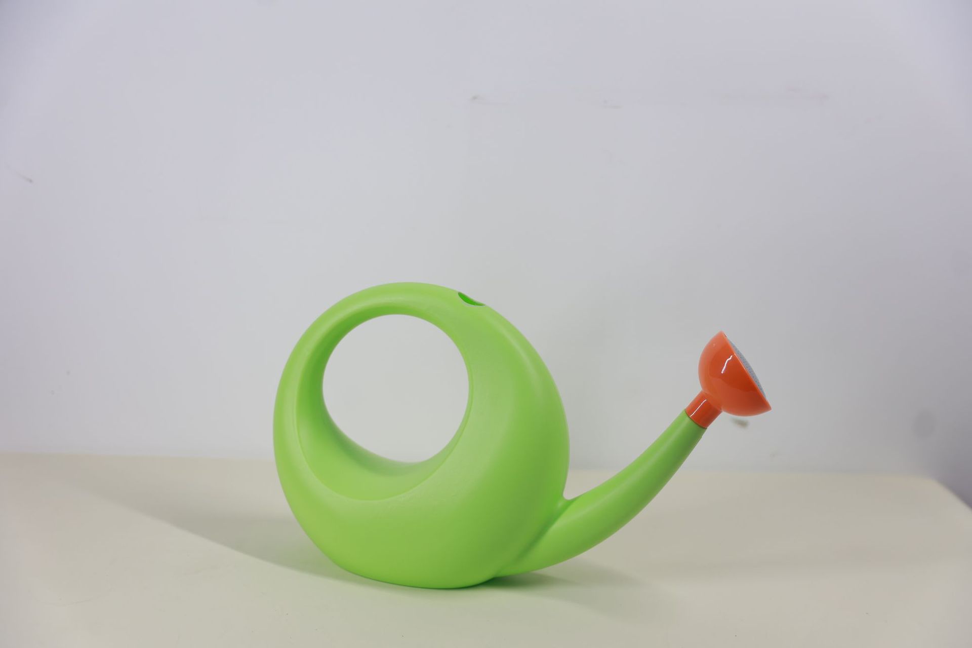 Cartoon watering can for flowers, household flower and vegetable planting, large-capacity long-spout watering can, thickened plastic watering can for gardening pic 4