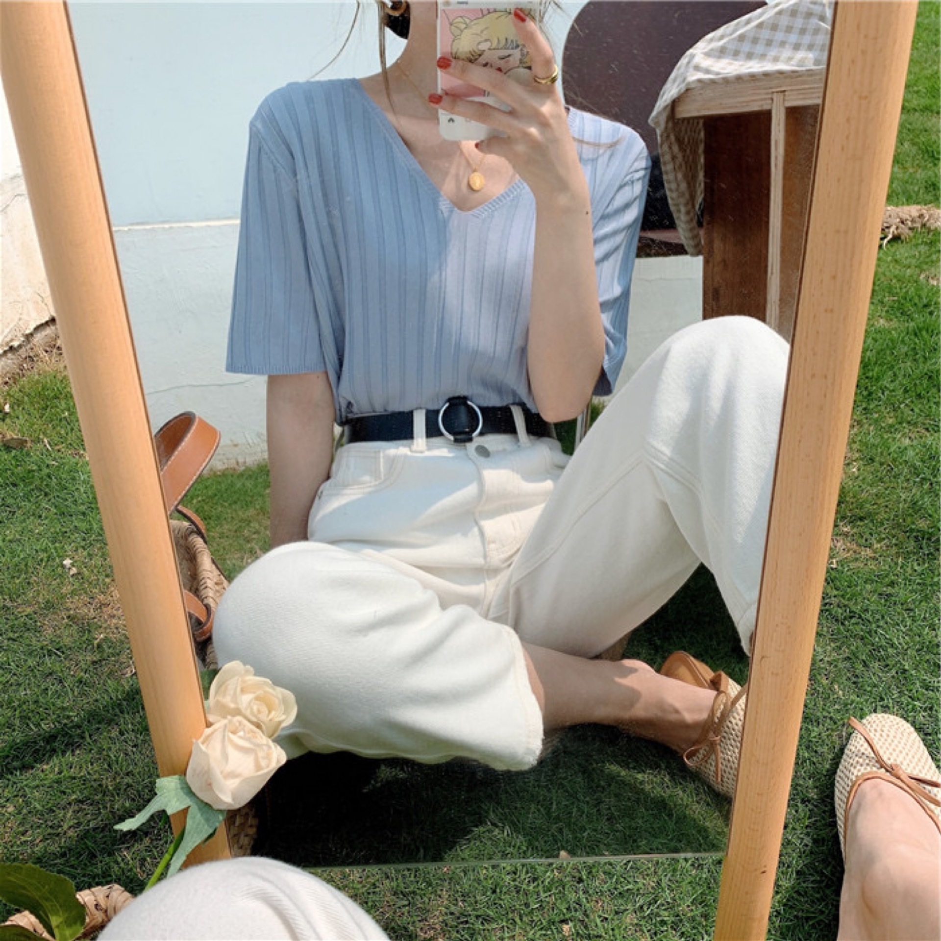 This ice silk short-sleeved V-neck knitted sweater is a summer base T-shirt for women. It can be worn over a thin, loose black chanel-style top pic 18