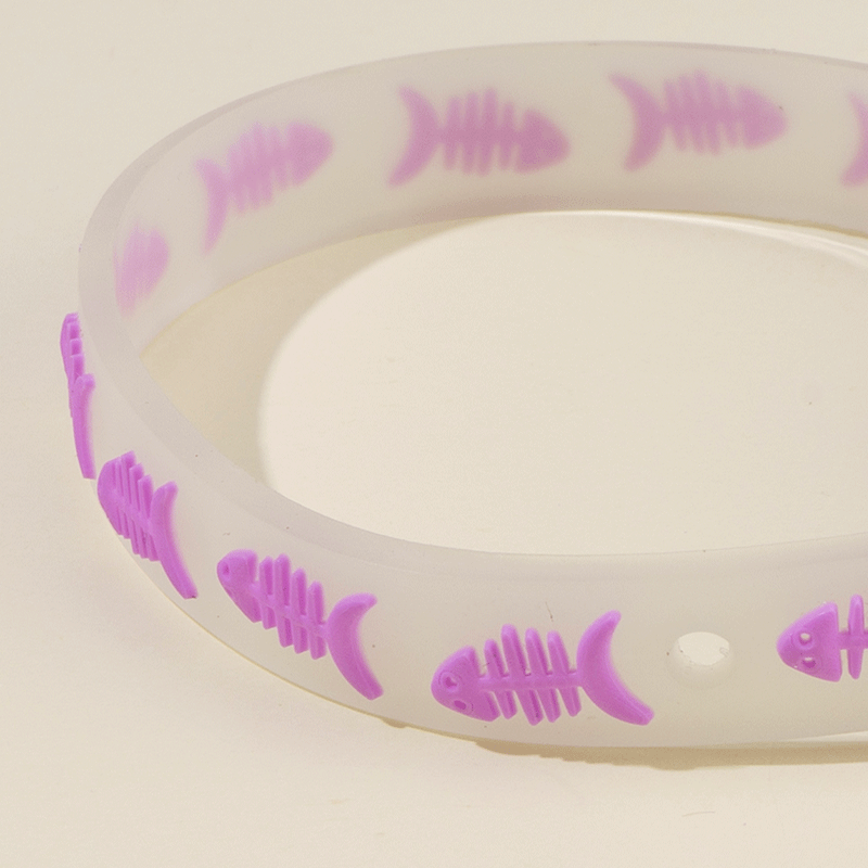 Pet decoration products: Fluorescent silicone collars for cats and dogs with small fish patterns and bells to prevent loss at night pic 7