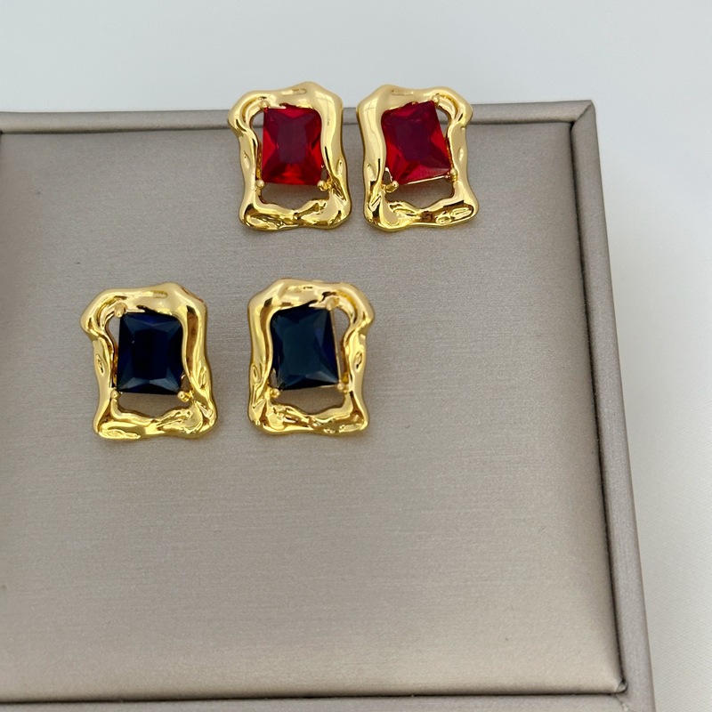 厂家货源高级感长方形镂空彩色锆石镶嵌耳钉饰品现货批发详情2