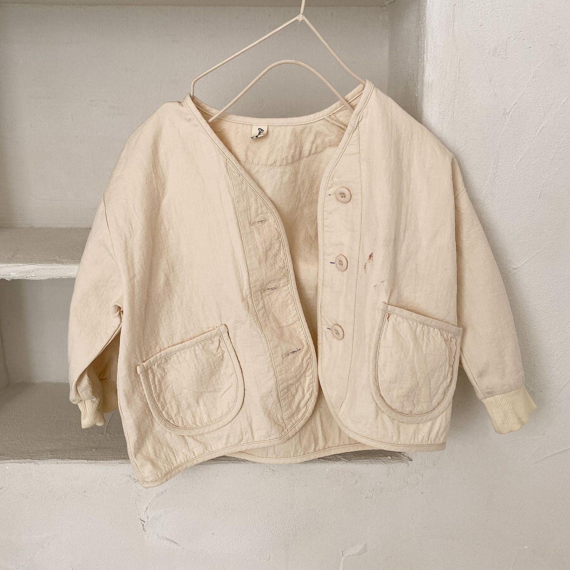 For the Spring and autumn of 2024, solid-color short jackets for children, a literary style for both boys and girls, and a small cardigan with a Japanese style as outerwear are all trendy pic 5