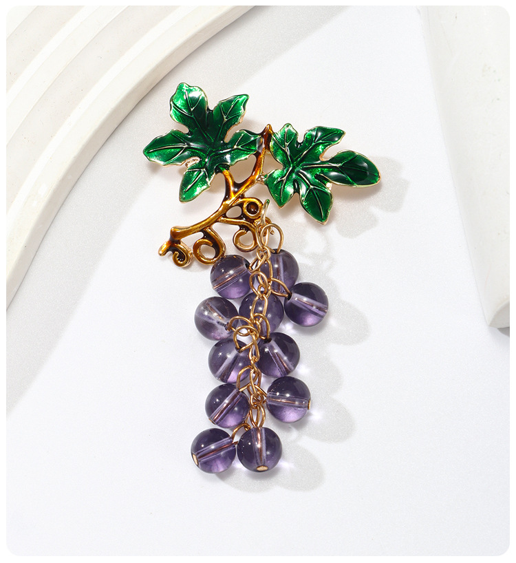 Fashionable and versatile purple grape diamond-encrusted brooch, a niche design with a high-end feel. Fruit and grape string accessory brooch pic 9