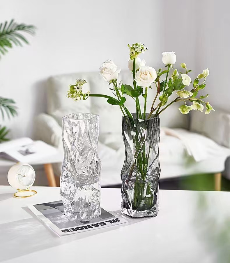 The Instagram-style geometric three-dimensional high-end diamond-shaped vase with transparent glass flower arrangement is an artistic decoration for the living room and dining table pic 3