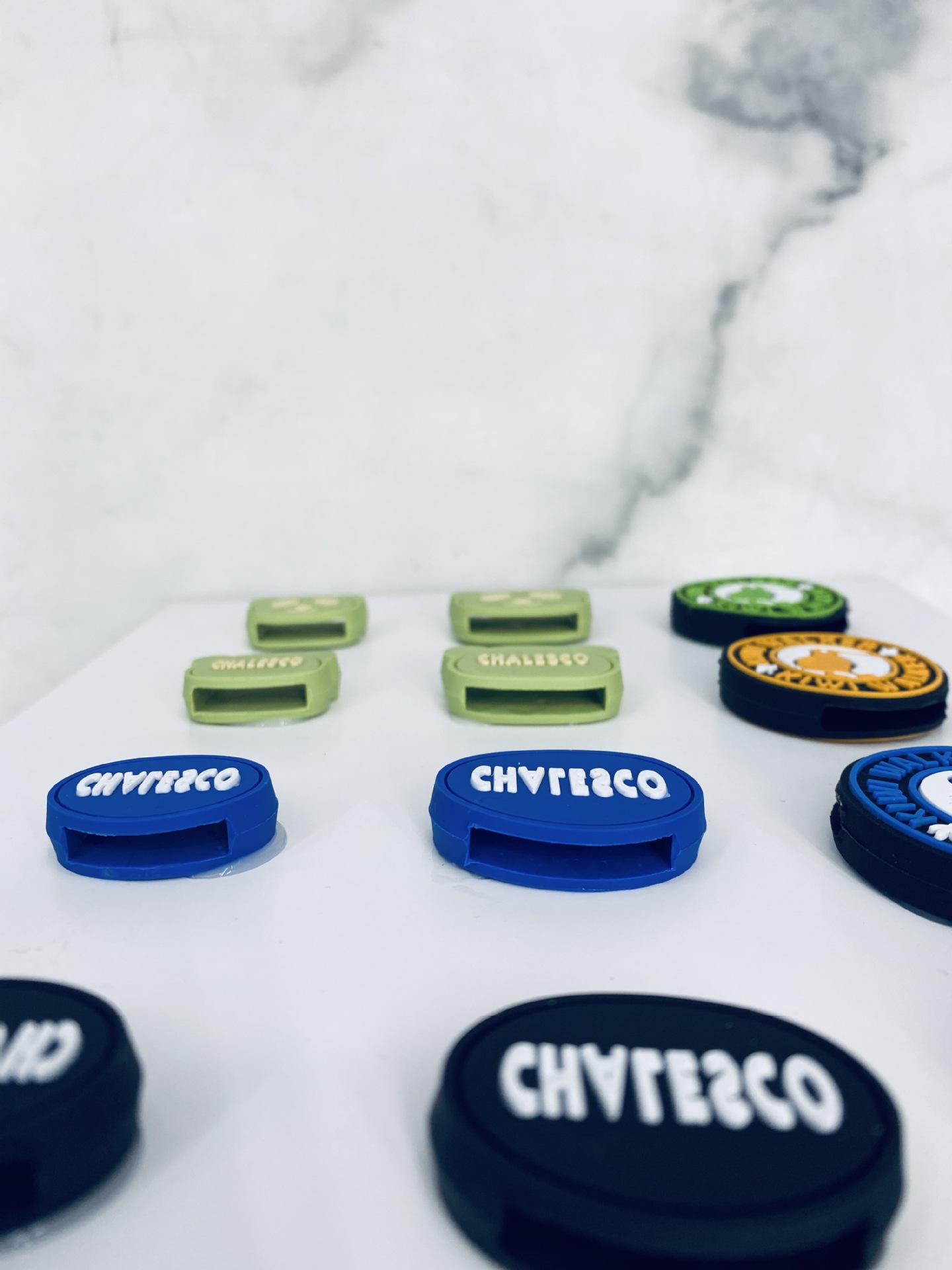 A 30-year-old store offers cartoon silicone leather labels, drop-molded labels, soft rubber headphone labels, and handcrafted DIY custom accessories in stock for wholesale pic 2