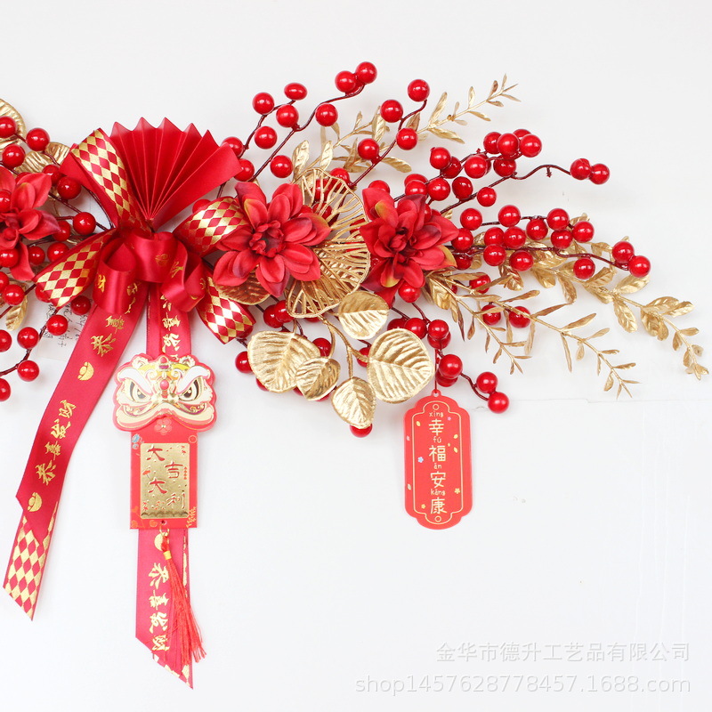For the joy of moving to a new home, decorate with red and prosperous fruit pendants. For the New Year, decorate the home, hotel and restaurant scenes pic 5