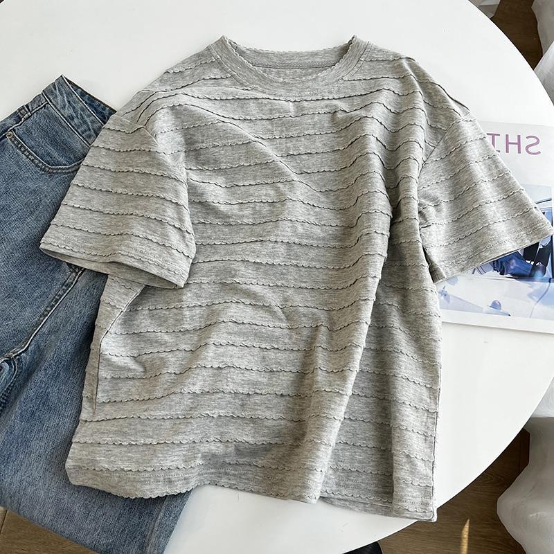 A chic and unique lace design round-neck short-sleeved T-shirt for women in the summer of 2025, featuring a simple, loose and versatile casual top trend pic 7