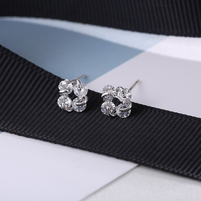 Корейская версия fashion s925 s925 с серебряными капающими цветами, однорядный ряд гвоздей для женщин с короткими оптовыми ушками pic 3