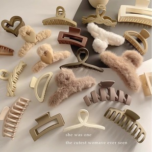 French elegant headwear for autumn and winter, including plush updo hair clips, large shark clips, hair clips and high-end hairpins wholesale pic 15