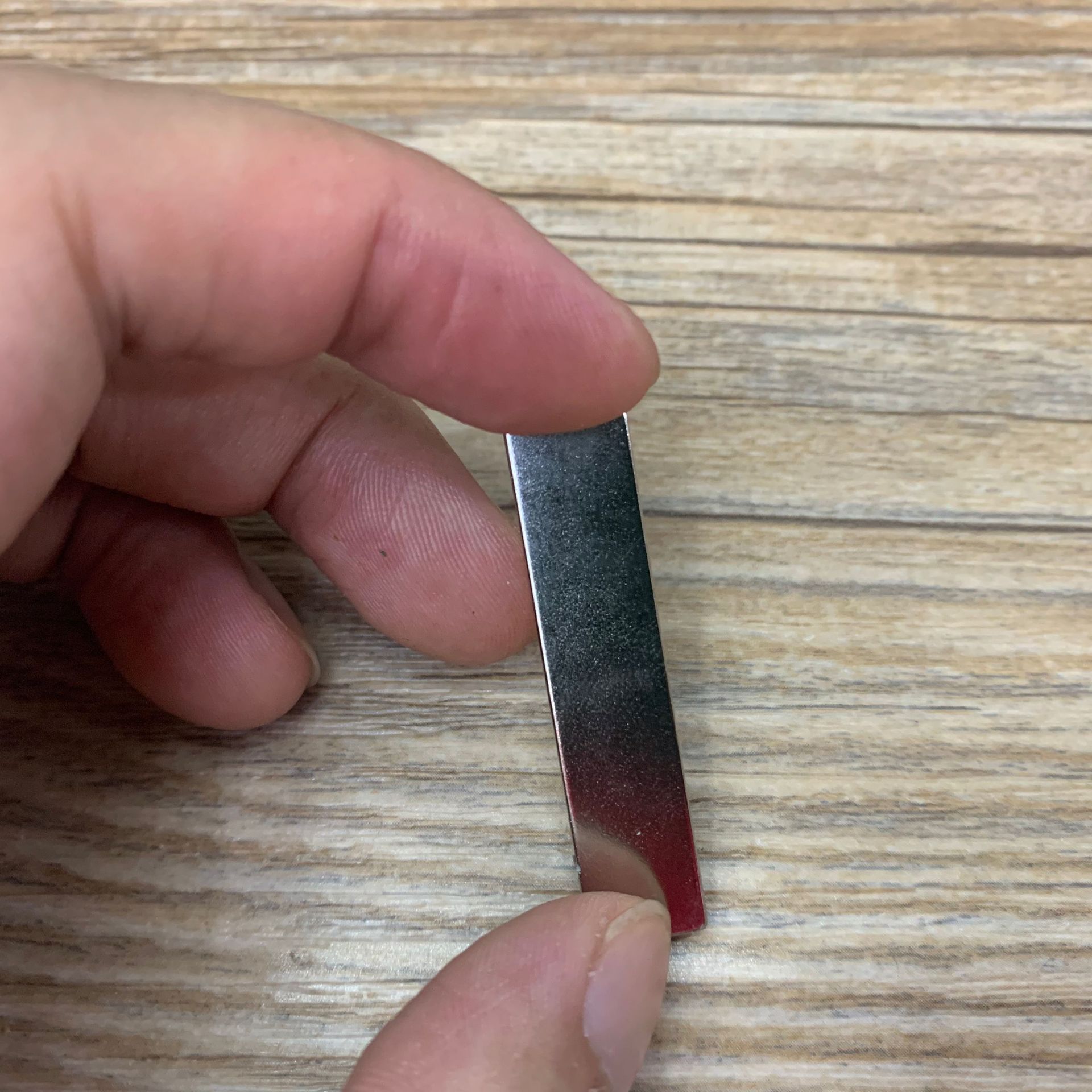 N52性能磁铁 49*11*2.2毫米镀镍强磁铁长方形磁铁吸铁石 长条强磁详情3