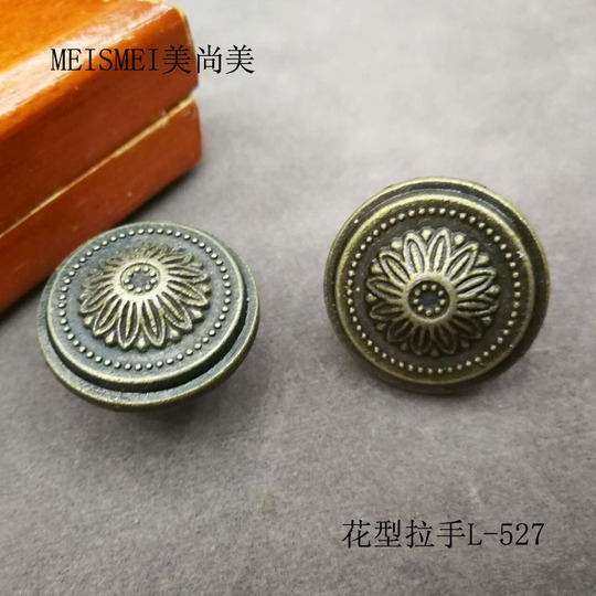 Mini lock, antique lock head, Chinese-style aged box padlock, retro copper-plated lock, old-fashioned ancient key lock, white pic 2