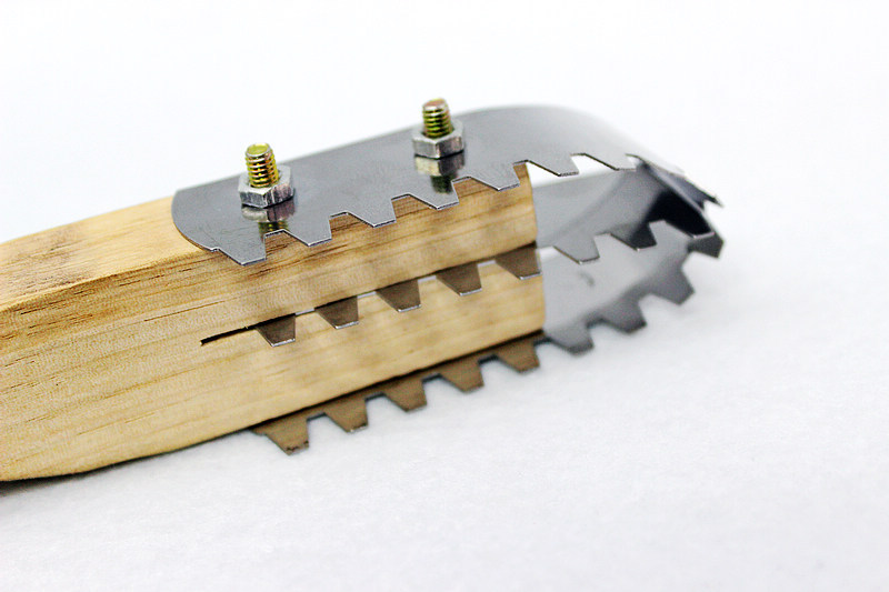 Wooden handle three-row fish scale planer, fish scale rubbing and scaling products are available for wholesale at two yuan in Yiwu pic 7