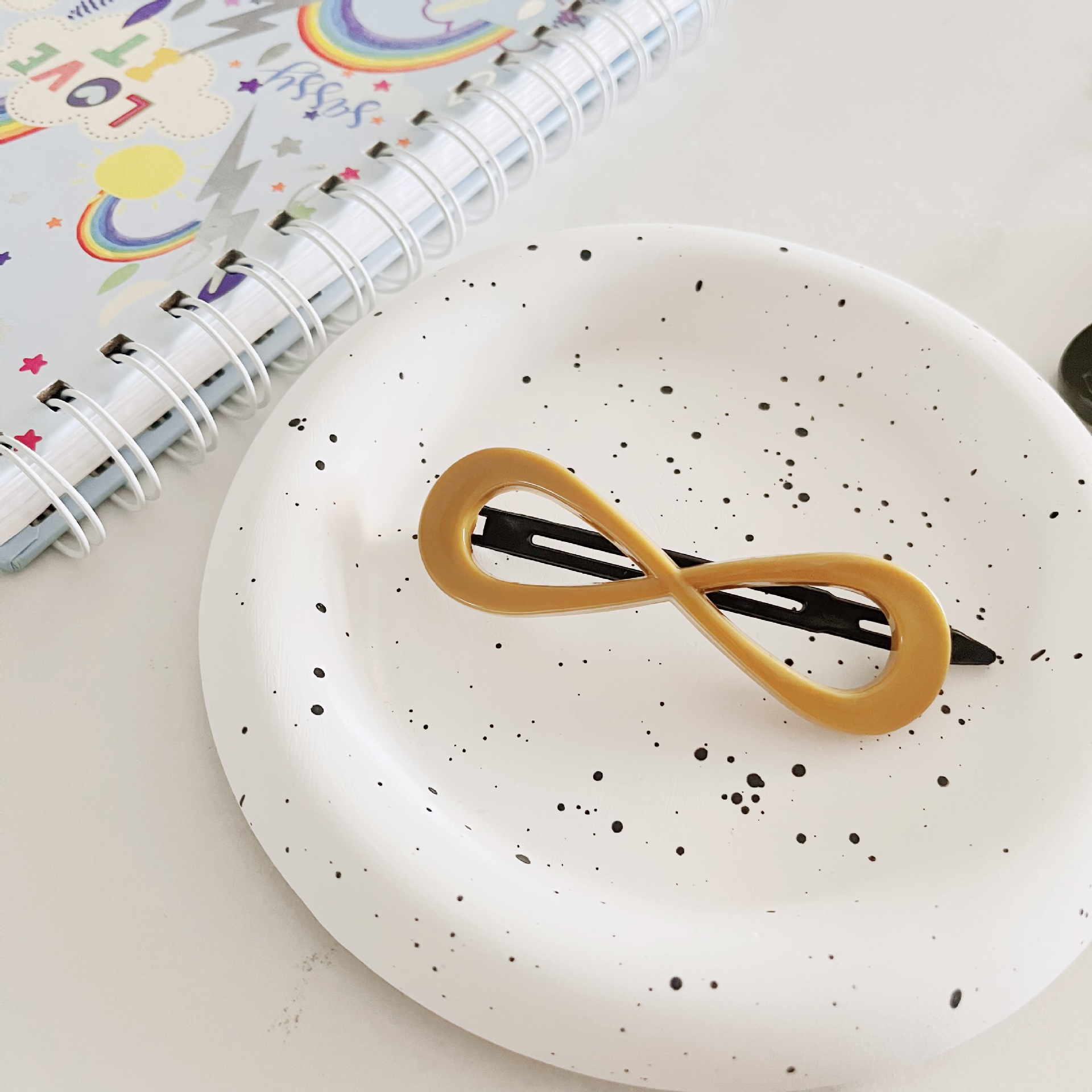 The same style of top clip in Dongdaemun, South Korea, colorful one-piece clip, ins Hyuna frog clip, versatile girl bangs hair clip pic 14