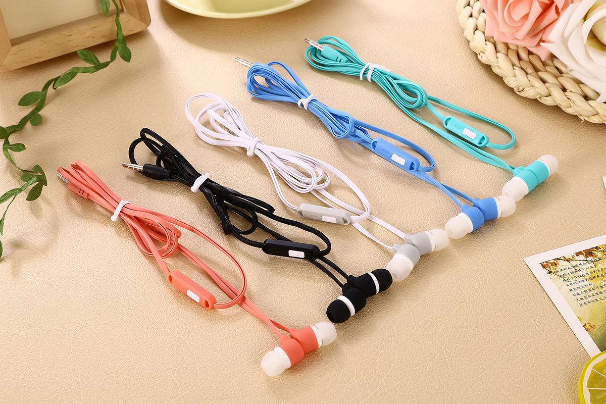 The cute student cartoon in-ear wired headphones with a high level of appearance and a storage case support KTV call answering buttons pic 38