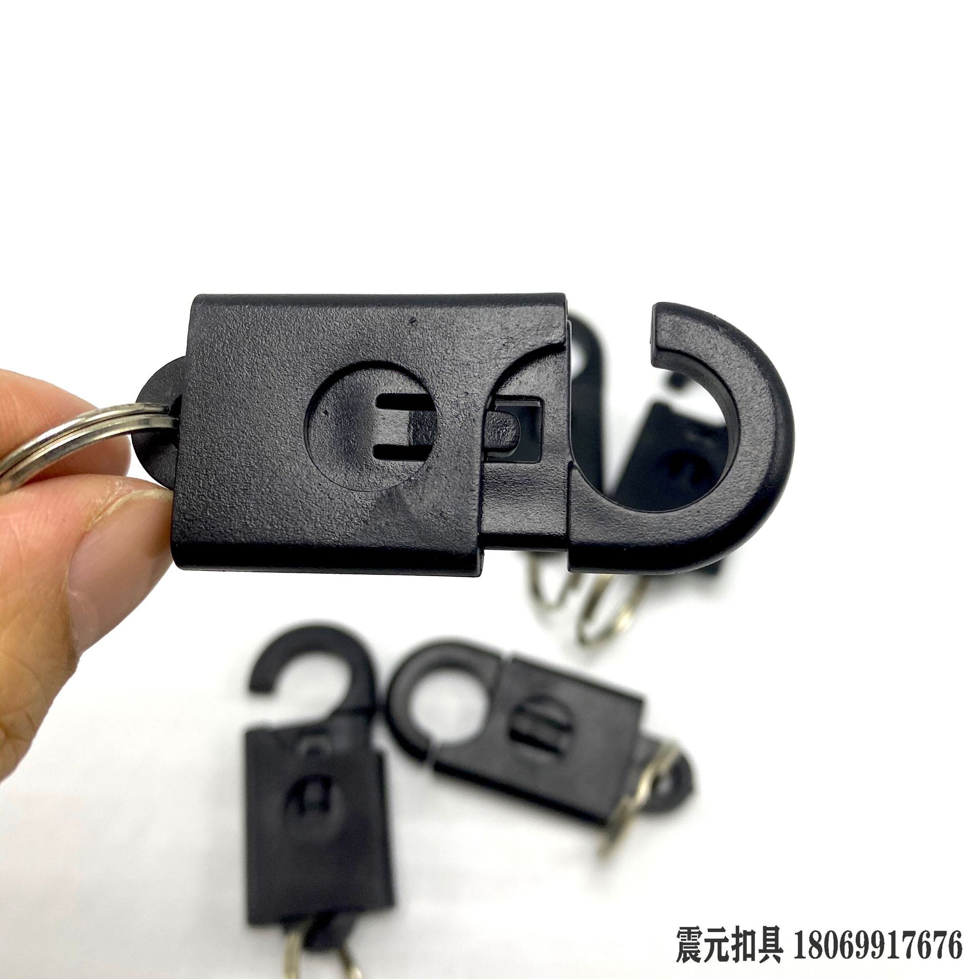 We have a wide range of plastic padlocks for bags, rope ends, hooks, movable hooks, handbag hooks, key chain hooks and other accessories in stock pic 5