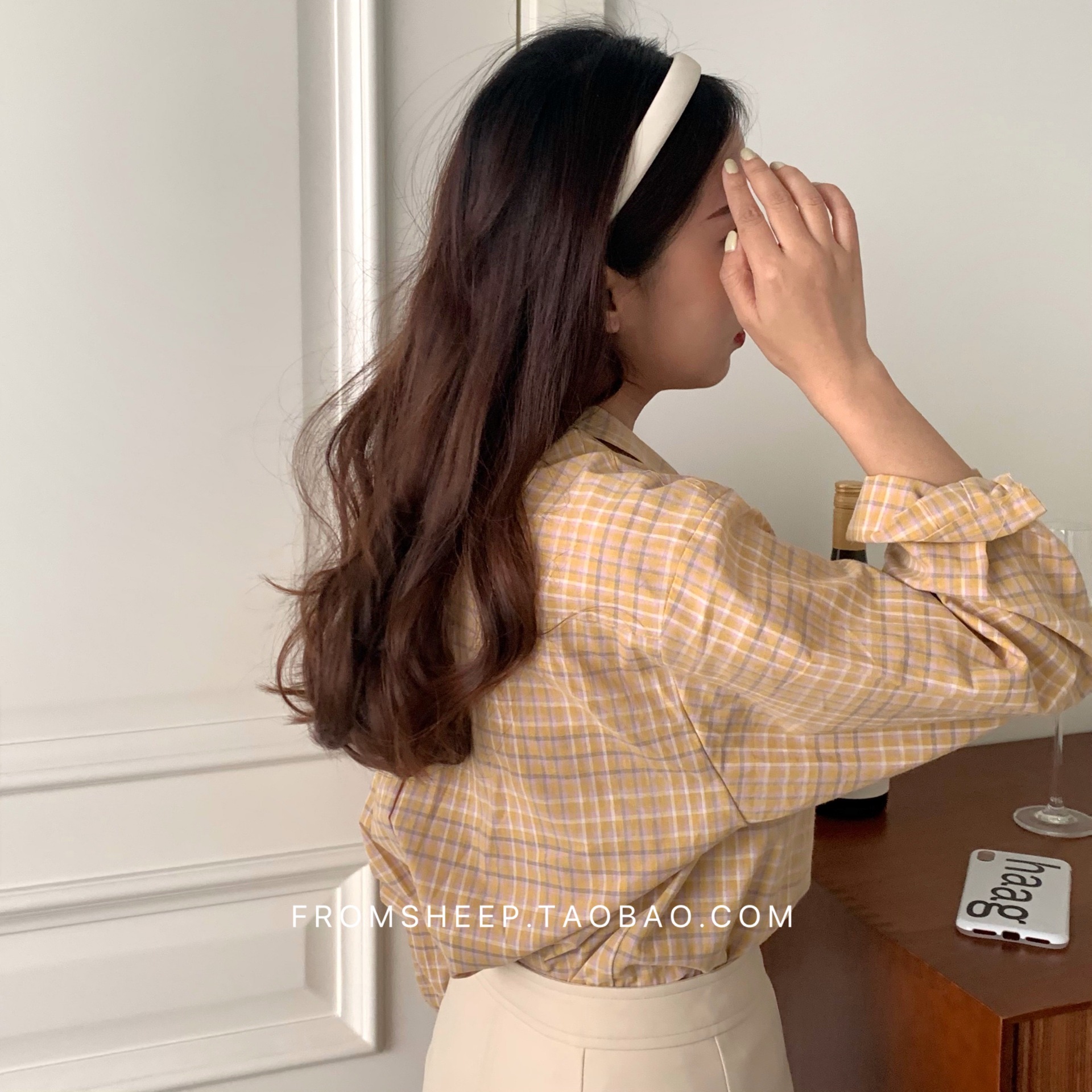 Korean-style hairbands for women in 2025 are trendy and versatile for going out. The headband is simple and elegant, and the hairpin is a popular online hair accessory with wide edges and a sweet look pic 14