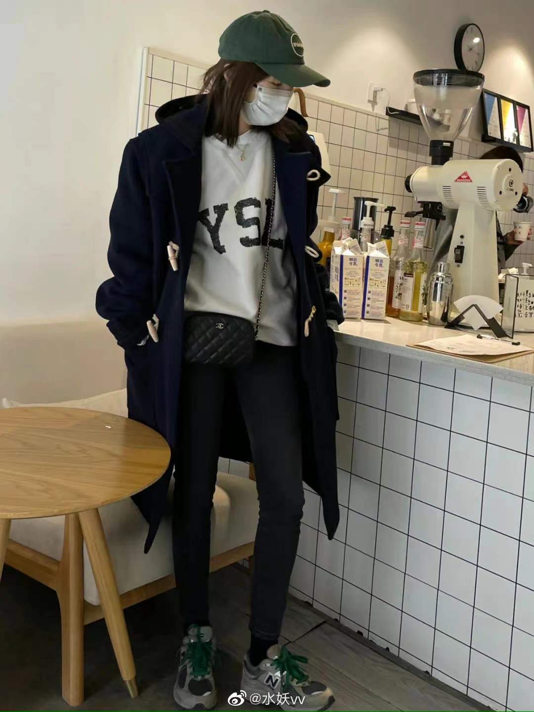 The new Mother high-waisted 9-inch high-elasticity skinny jeans, which are the same style as those worn by European and American bloggers, can lift the buttocks and make you look slimmer. Korean style jeans for women pic 5