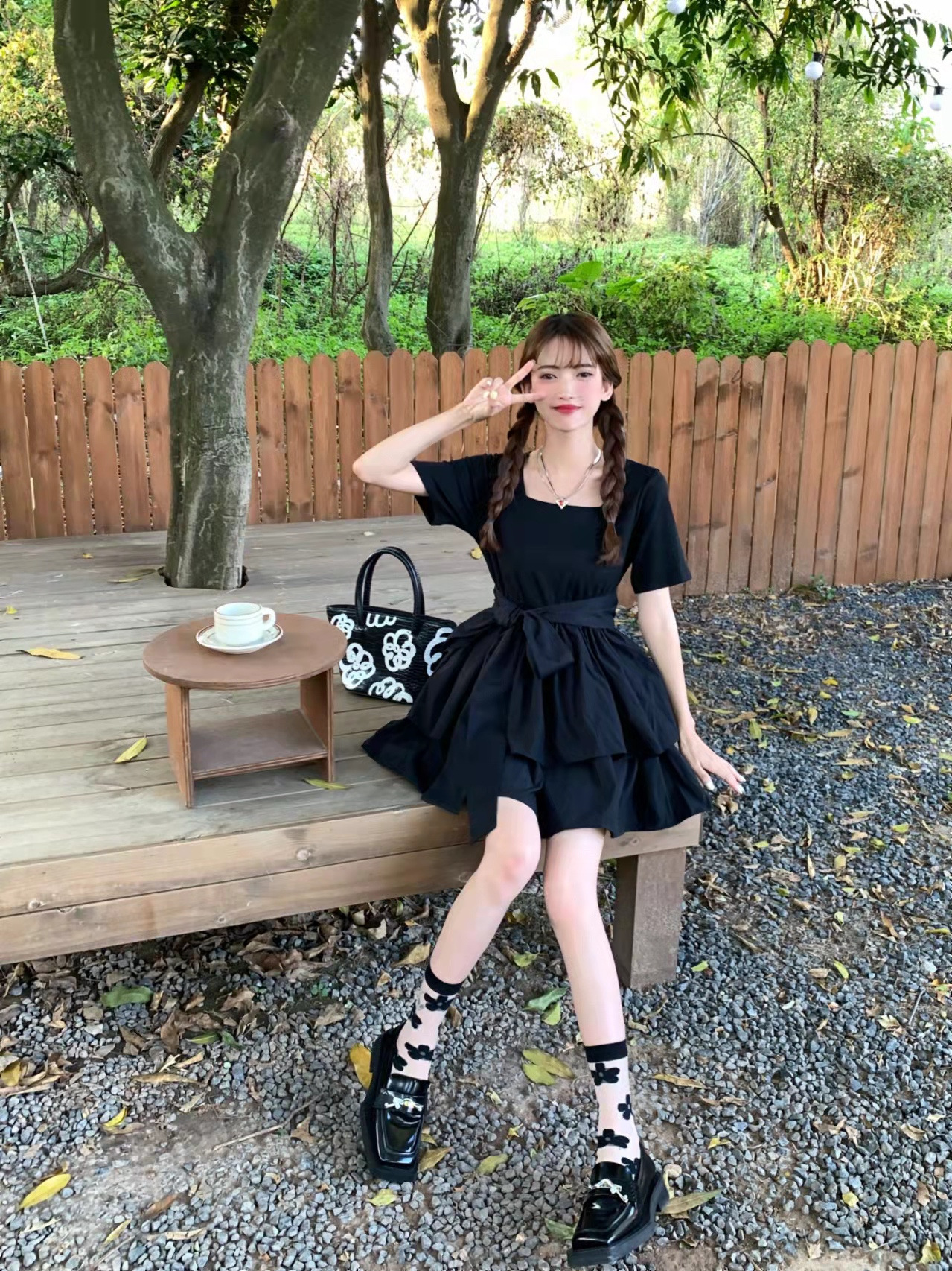 The new summer dress features a French Herben style with a slimming and elegant appearance. It is a trendy short-sleeved pleated dress with a bow tie and a cinched waist pic 9