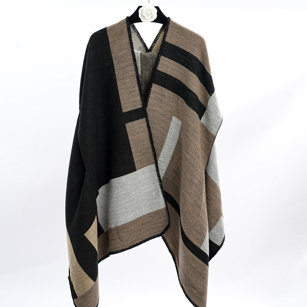 冬季跨境披肩加厚保暖长款拼接色披风仿羊绒双面两用女士时尚斗篷详情13