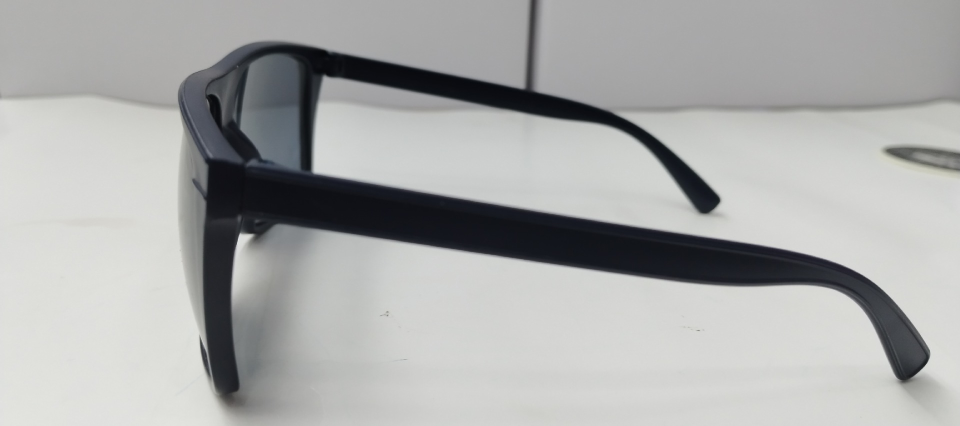 2024新款男士塑料休闲运动太阳镜 时尚轻便地摊墨镜 眼镜厂家直销批发 防紫外线保护眼睛详情16