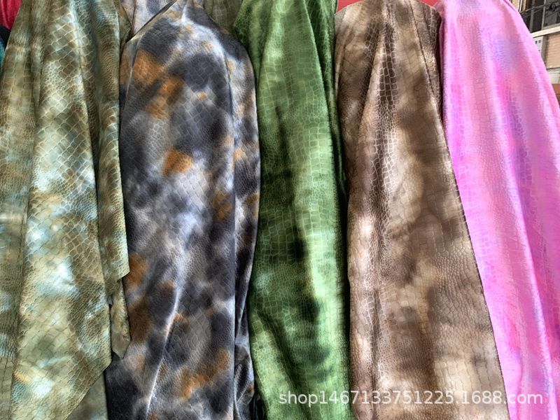 Short plush dinosaur pattern fabric, tie-dyed embossed gradient color, various toys, clothing and accessories, crocodile pattern velvet fabric pic 7