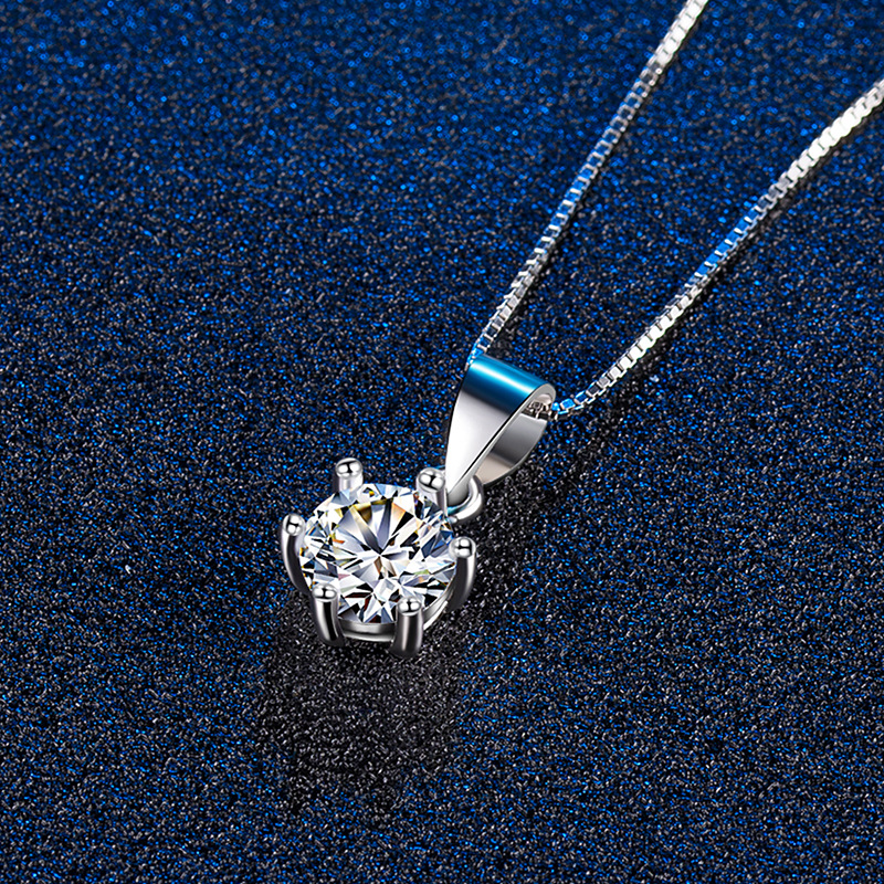 A high-quality imitation D-color moissanite four-leaf clover female pendant with eight hearts and eight arrows from a live-streaming product by a popular influencer on Kuaishou and Douyin pic 56