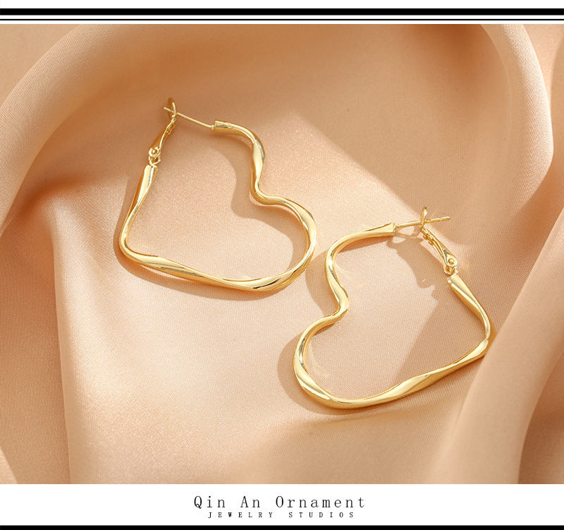 S925 Silver needle European and American style fashionable earrings, simple and elegant, niche and individual, high-end sense, stud earrings for women wholesale pic 18