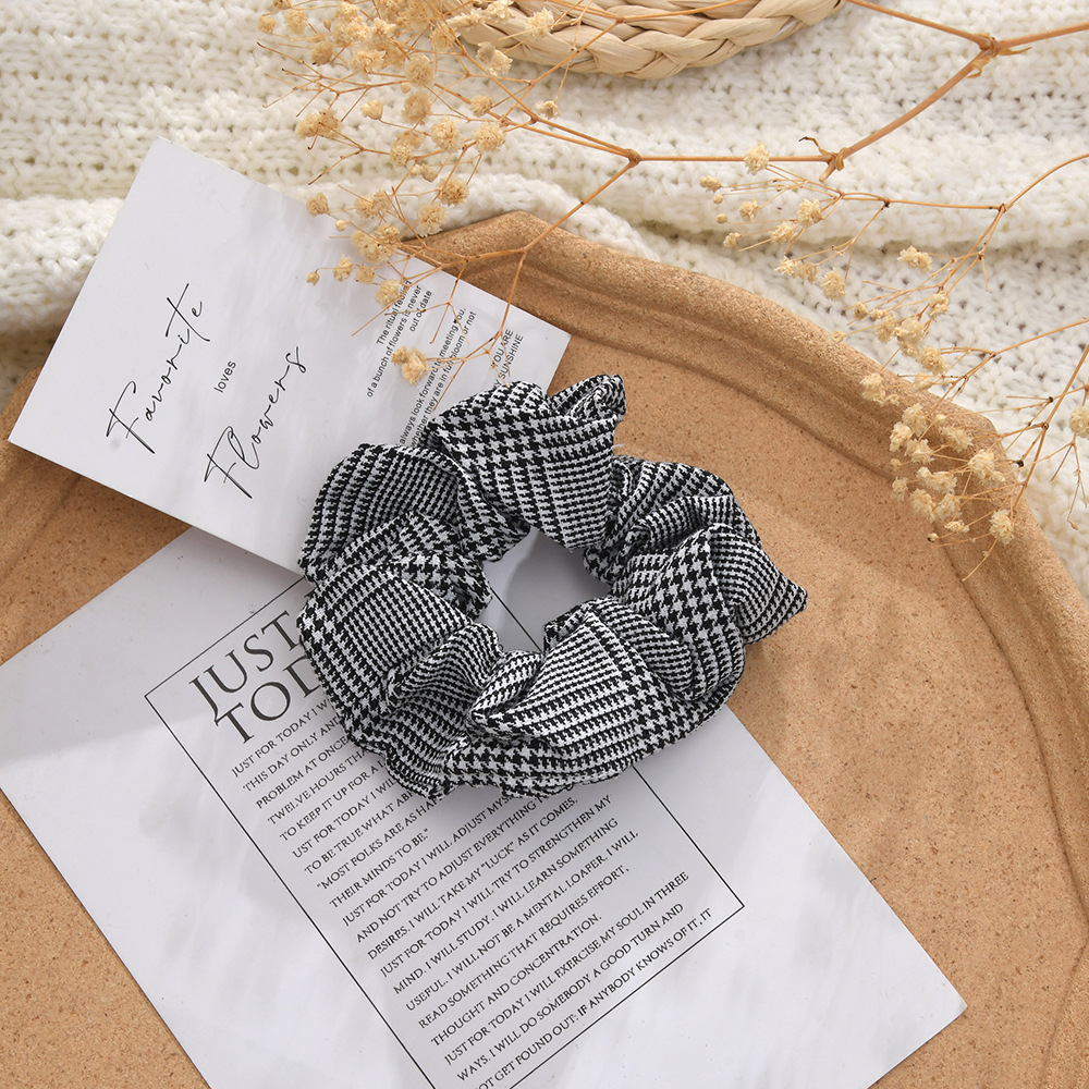 Wholesale of fashionable checkered knitted fabric large intestine hair bands, simple checkered hair tie hair bands, and retro classic hair accessories pic 3