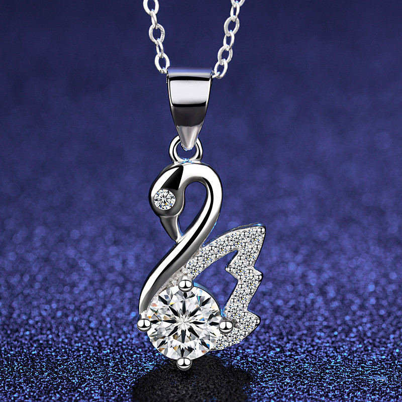 A high-quality imitation D-color moissanite four-leaf clover female pendant with eight hearts and eight arrows from a live-streaming product by a popular influencer on Kuaishou and Douyin pic 10