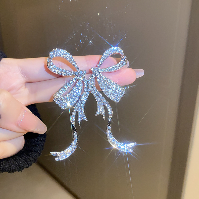 Silver needle diamond-encrusted heart-shaped flower earrings, European and American fashion style, square stud earrings, niche commuting new earrings wholesale pic 25