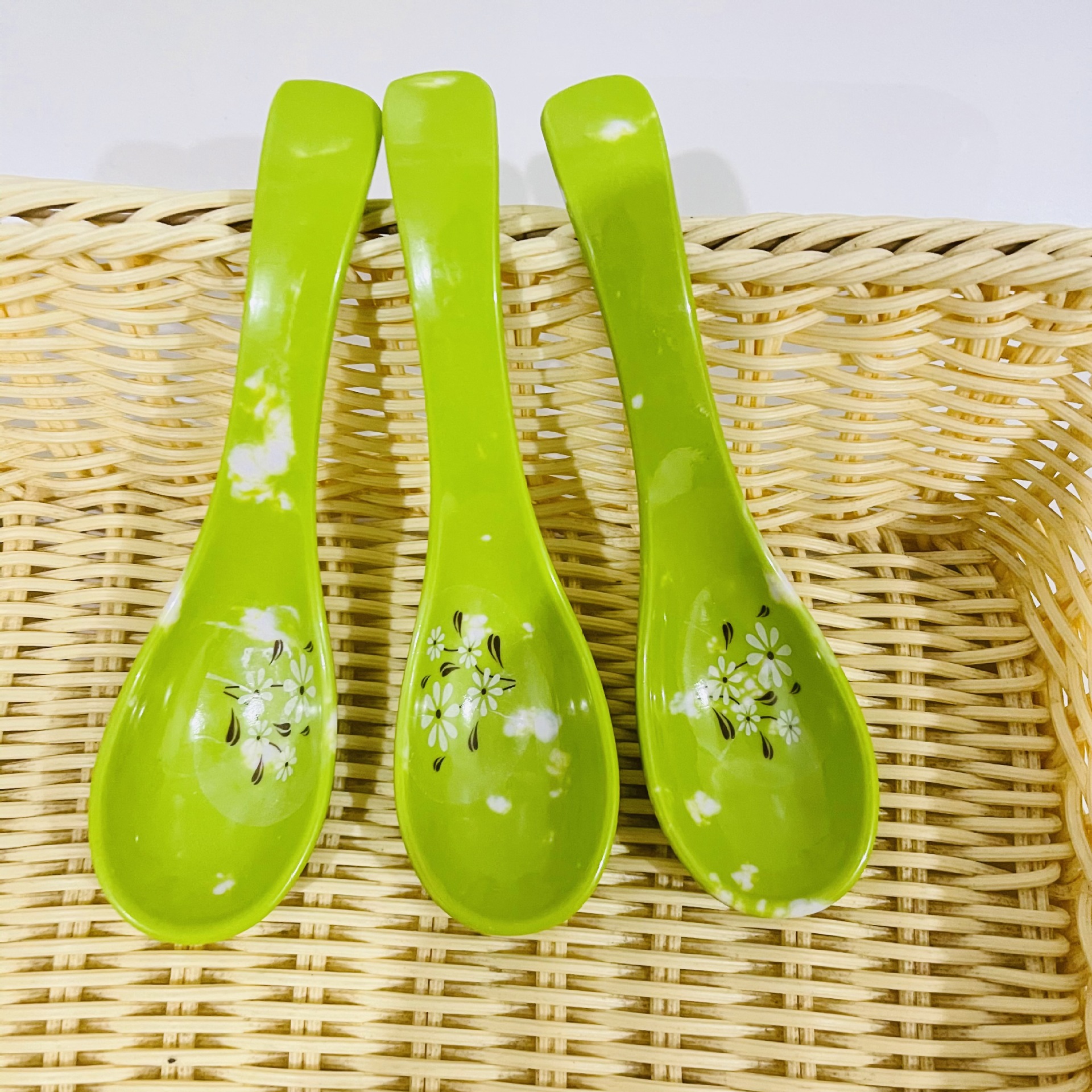 7006 green thick-handled spoon, household daily-use spoon, 1-yuan wholesale supply pic 1