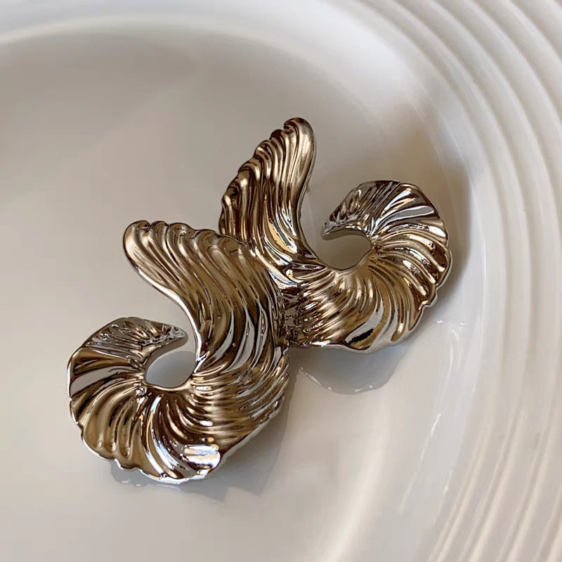 明星同款欧美时尚夸张不规则抽象冷淡风小众个性设计感耳钉批发详情6