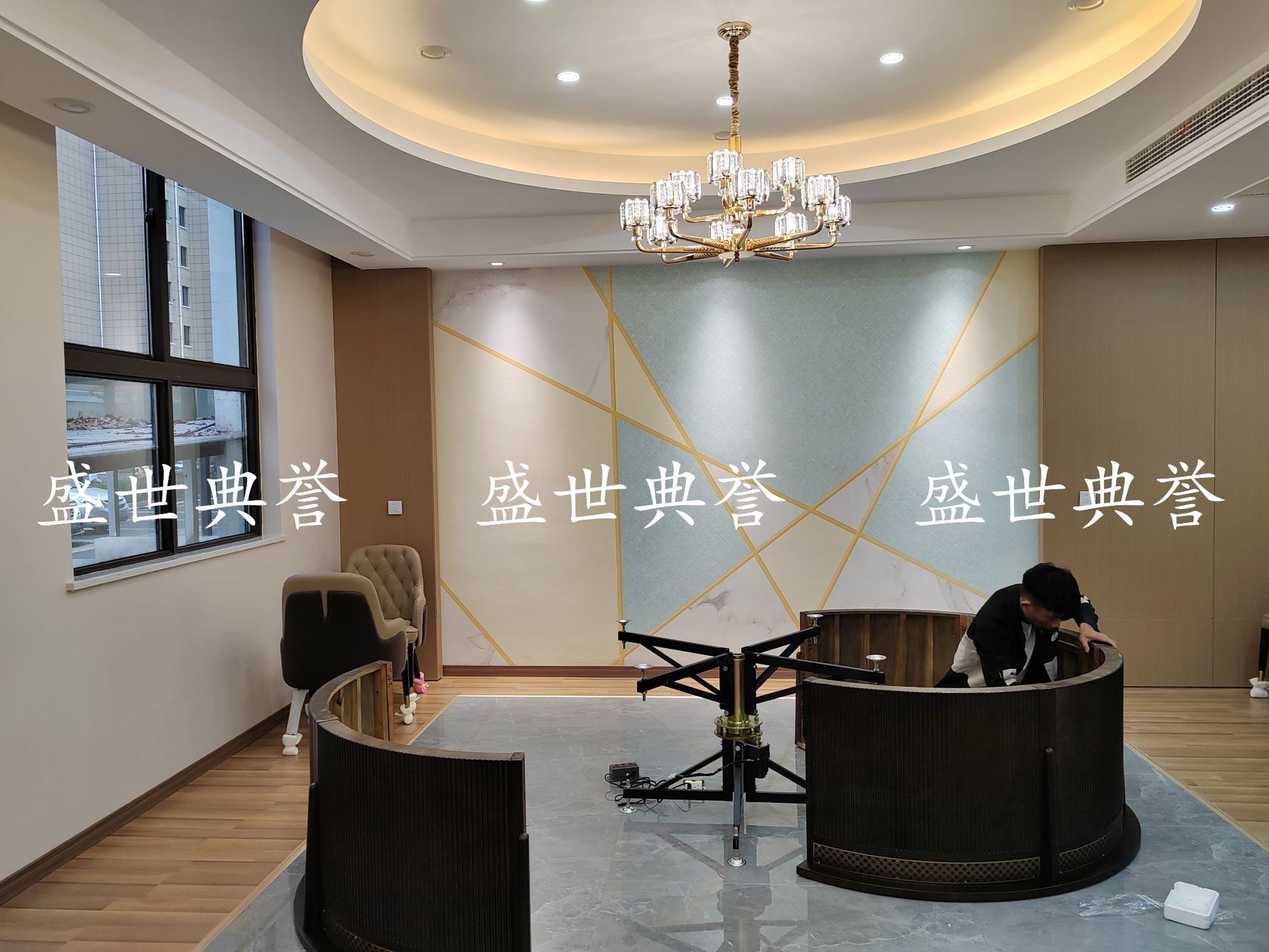 Xinyang high-end club electric dining tables and chairs, hotel new Chinese-style solid wood dining tables, restaurant private rooms automatic turntable dining tables pic 1