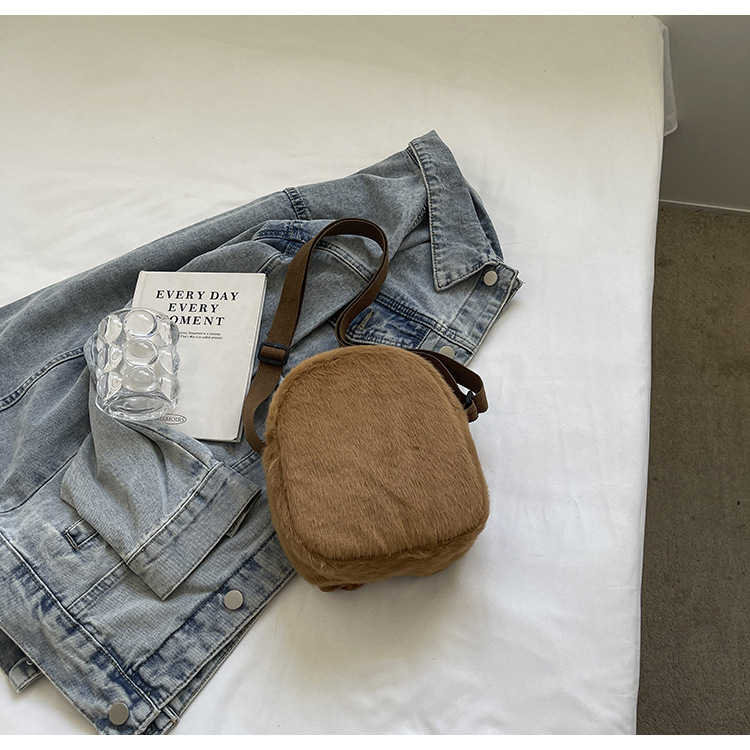 卡通玩偶稀奇古怪奇怪可爱包包女生2024新款棕色小熊毛绒包斜挎包详情19