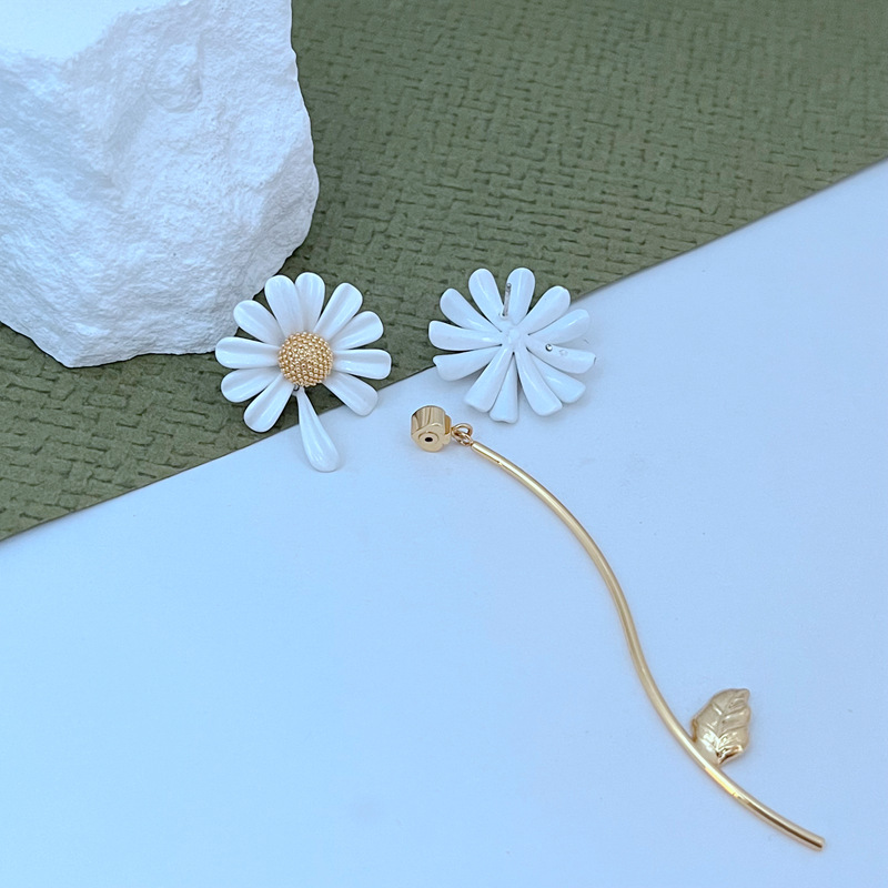 European and American fashion, light luxury, sweet and fresh Daisy and bee inlaid enamel glaze Daisy metal jewelry set pic 7