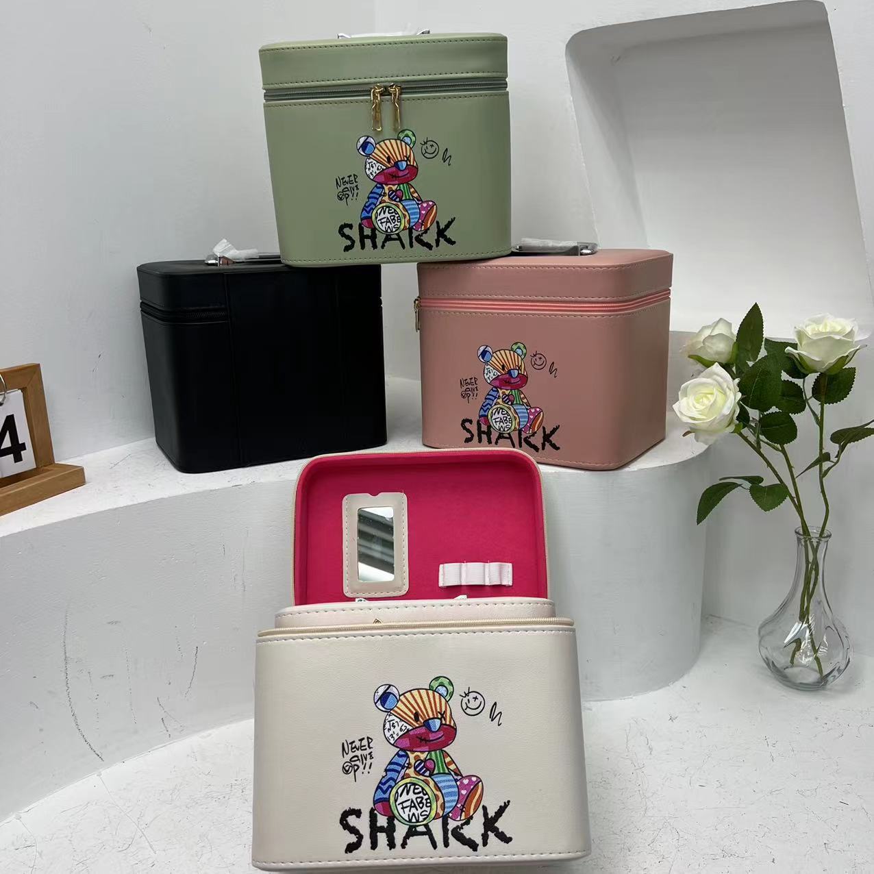 化妆包大容量可爱动漫卡通手提包便携化妆箱护肤品收纳盒厂家批发详情2