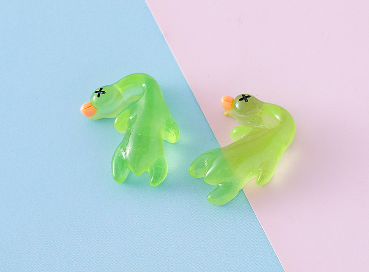 新款树脂夜光迷你鸭钥匙扣书包小挂件车内装饰品创意摆件饰品批发详情14