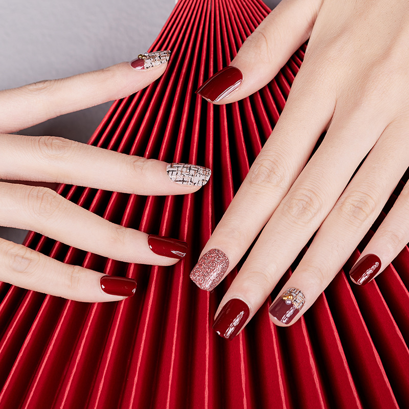 Wholesale of pure handcrafted wearable nail products. Autumn short nail art wearable style with a high-end feel, diamond false nails, China Red, exclusively for foreign trade pic 9
