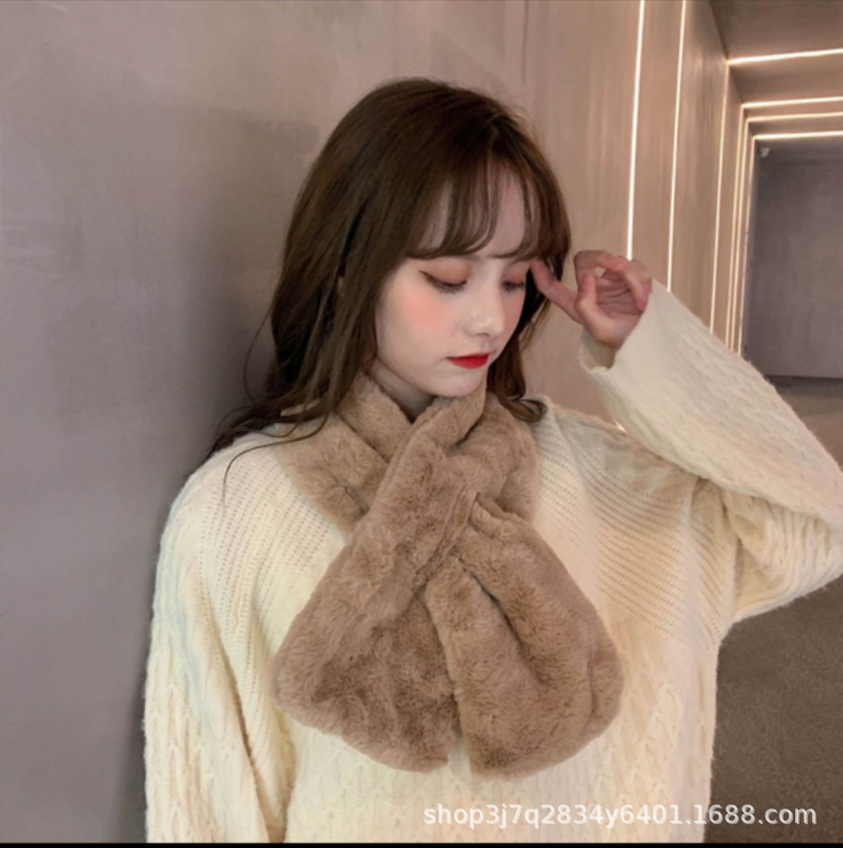 This winter Korean student scarf is made of faux Harajuku fur and rex rabbit fur. It is white and soft, providing warmth for girls pic 5