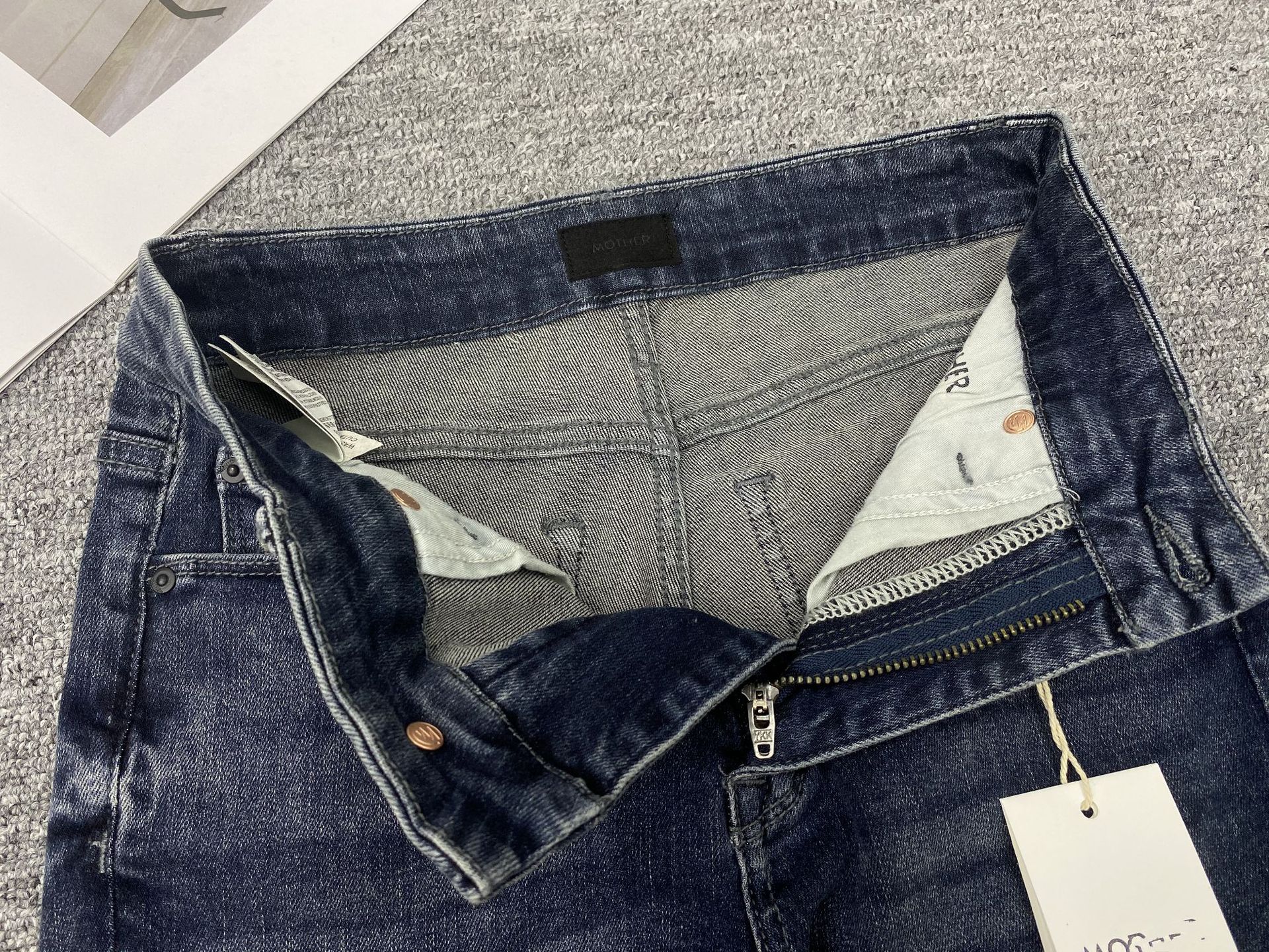 The new Mother high-waisted 9-inch high-elasticity skinny jeans, which are the same style as those worn by European and American bloggers, can lift the buttocks and make you look slimmer. Korean style jeans for women pic 31