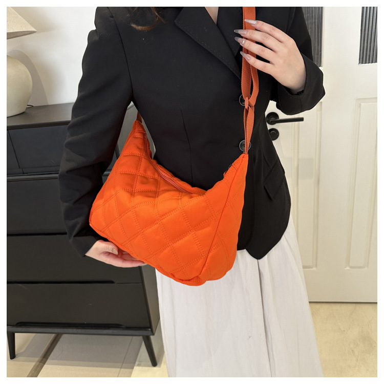 菱格绣线潮小众饺子包女2020新款仙女百搭腋下包时尚纯色单肩小包详情16