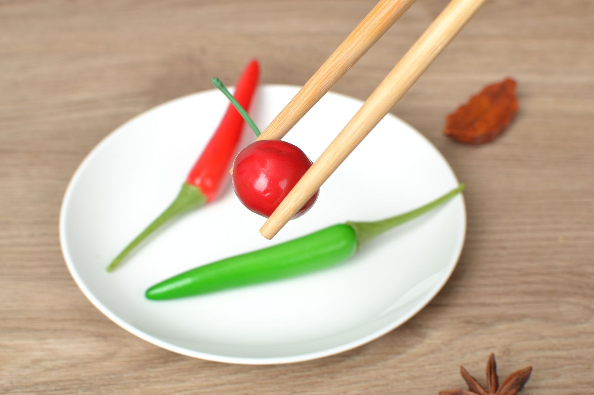 一次性碳化竹筷子家用10双装火锅筷年年有余雕刻竹筷餐饮竹筷批发详情10