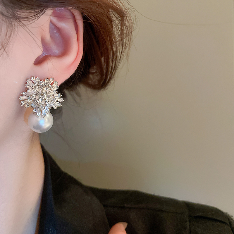 新款高级感锆石珍珠耳环女法式轻奢气质时尚耳坠小众设计夸张耳饰详情4
