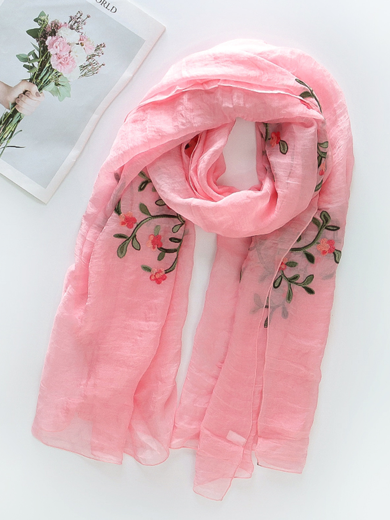 一件代发新款跨境专供美式田园风绣花披肩围脖外出拍照必防晒围巾详情7