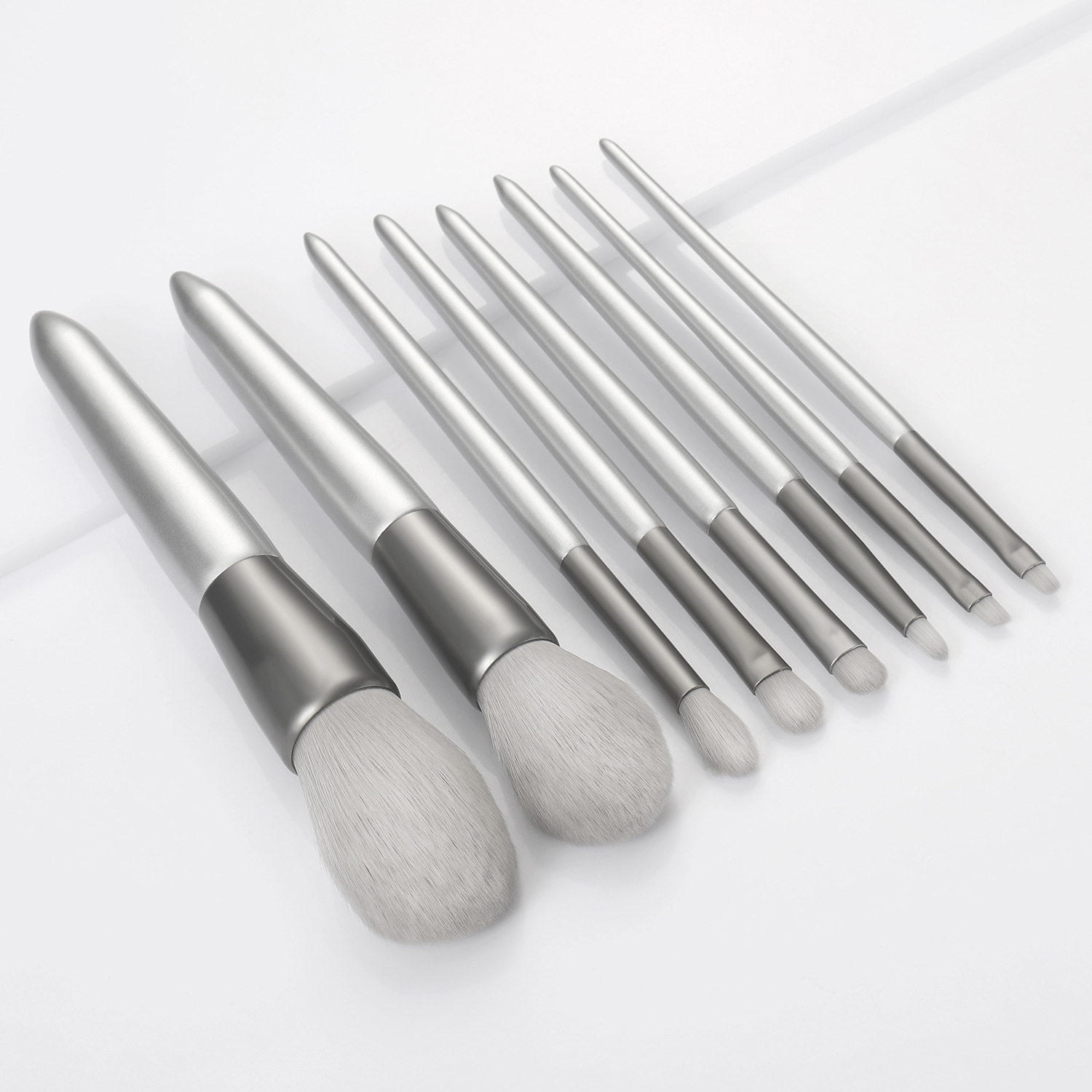 The manufacturer supplies 8 makeup brush sets, storage bags, artificial fiber wooden handles, blush brushes, loose powder brushes, shanilak in stock pic 9