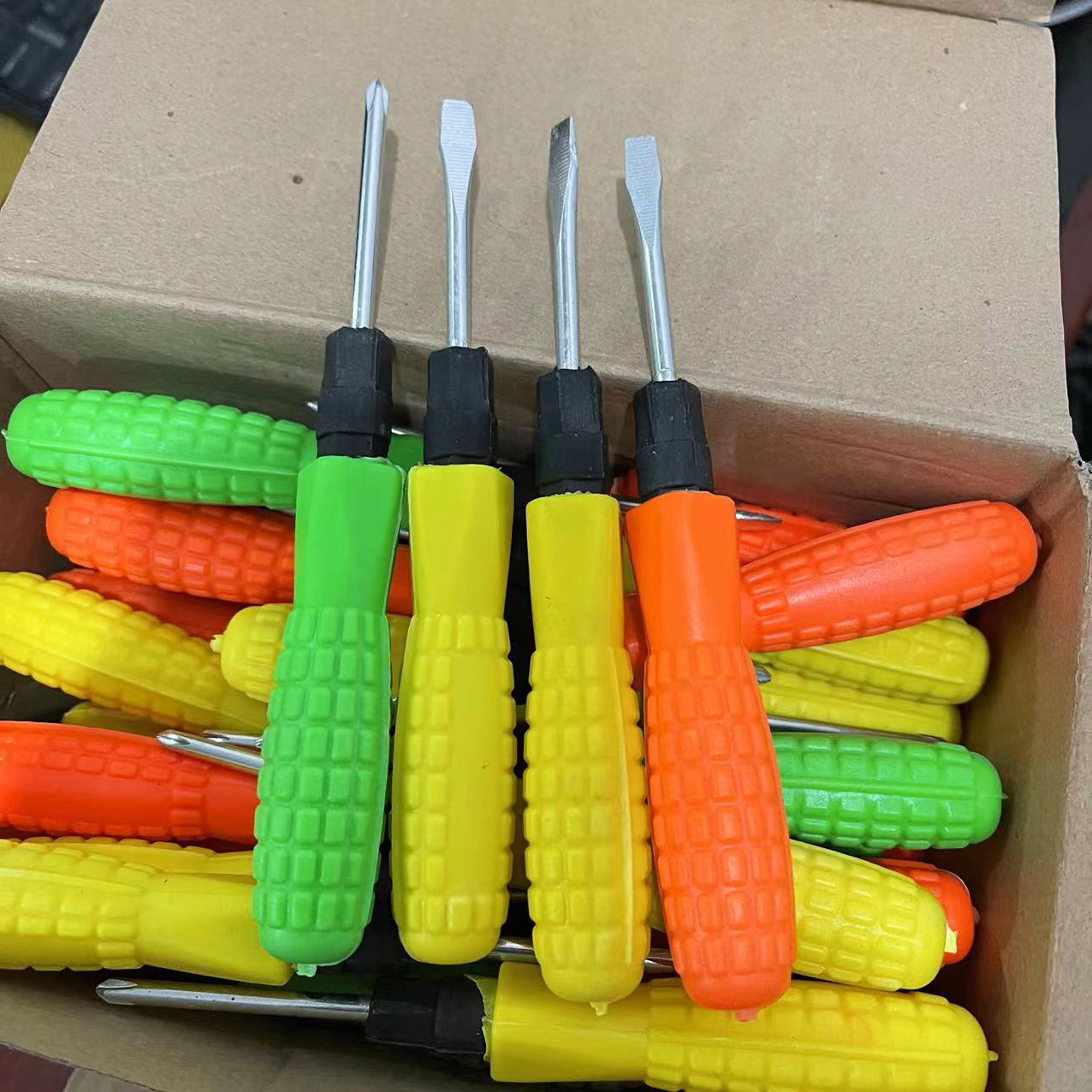 Household color 3-inch 2-inch screwdriver, cross-head flat-head screwdriver, small screwdriver, one yuan supply pic 4